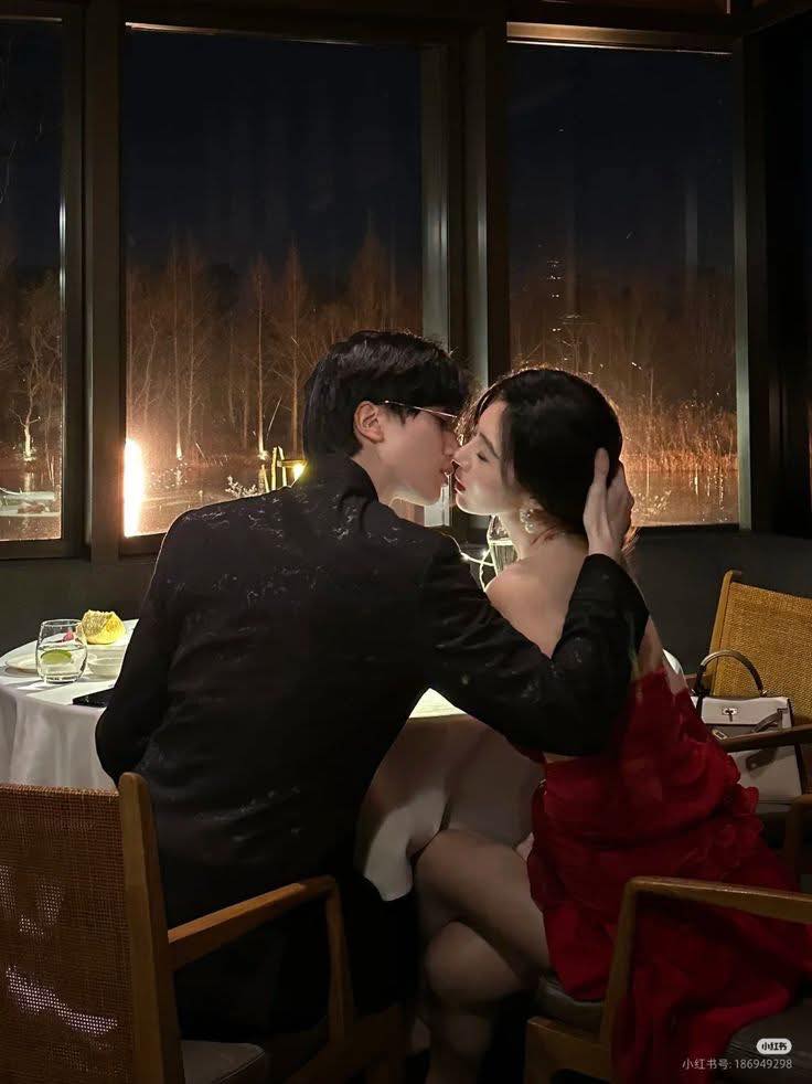 Anh Không Phải Là Kim Chủ Của Em