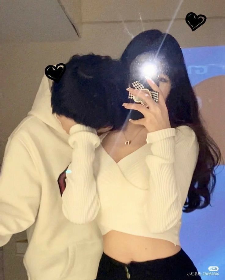 Chủ Nhà Của Tôi Là Một Thanh Niên… Dễ Vỡ